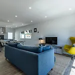 4 Bed - Sleeps 8 - Pool - Garden - Parking Vermelha