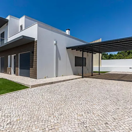 Captivating 4-bed House In Cadaval District-lisbon Torre (Lisbon)
