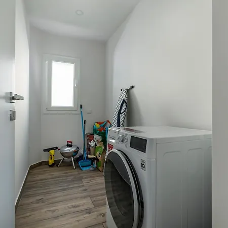 Captivating 4-bed House In Cadaval District-lisbon