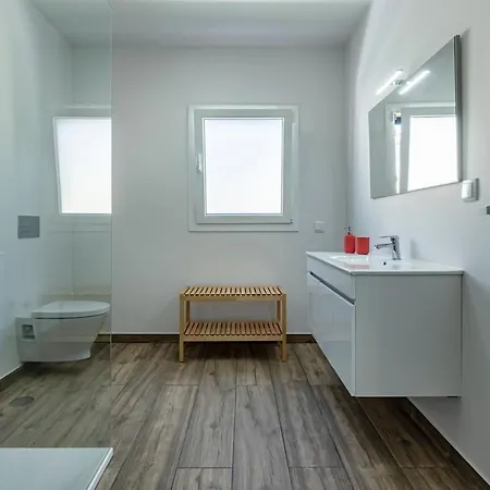 Captivating 4-bed House In Cadaval District-lisbon Torre (Lisbon)