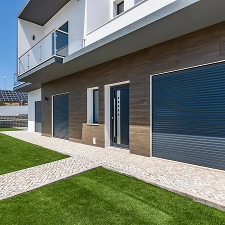 4 Bed - Sleeps 8 - Pool - Garden - Parking Feriehus Vermelha