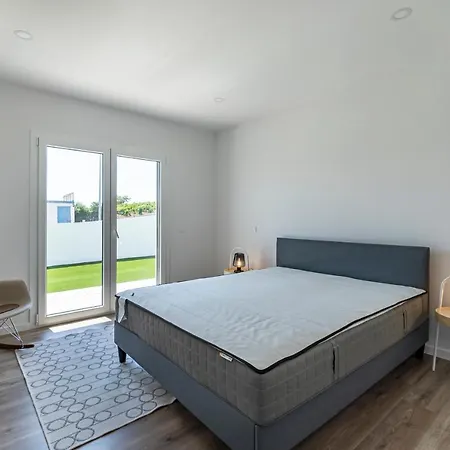 Captivating 4-bed House In Cadaval District-lisbon Holiday home *