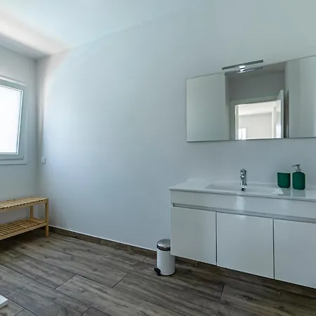 Captivating 4-bed House In Cadaval District-lisbon Torre (Lisbon)