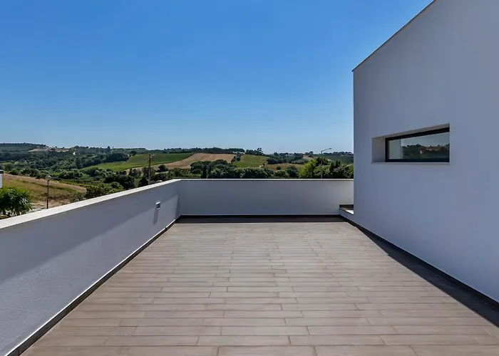 4 Bed - Sleeps 8 - Pool - Garden - Parking Feriehus *